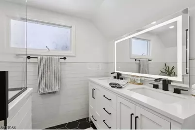 26 Linda Ave, Woodbridge Township, NJ 07067 - Photo 32