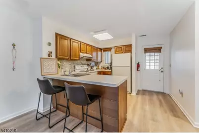 7 Westchester Ter, Clinton Township, NJ 08801 - Photo 2