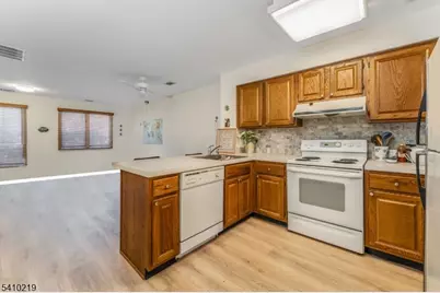 7 Westchester Ter, Clinton Township, NJ 08801 - Photo 4