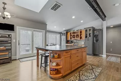 24 Lakeview Dr, Kinnelon, NJ 07405 - Photo 8