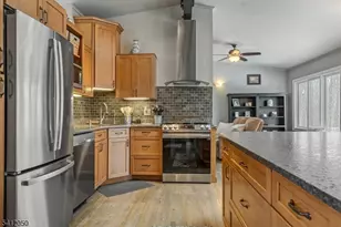 24 Lakeview Dr, Kinnelon, NJ 07405 - Photo 6