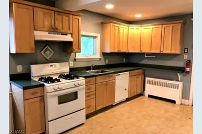 89 Linden St, Bridgewater, NJ 08807 - Photo 2