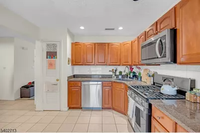 89 Park Gate Dr, Edison, NJ 08820 - Photo 4