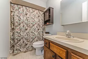 16 Hancock Ct, Raritan Township, NJ 08822 - Photo 12