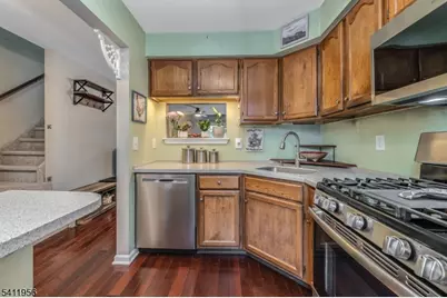 16 Hancock Ct, Raritan Township, NJ 08822 - Photo 4