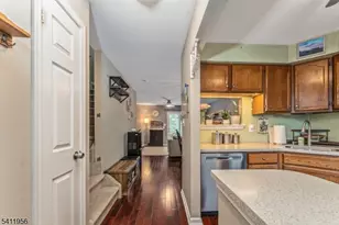 16 Hancock Ct, Raritan Township, NJ 08822 - Photo 2