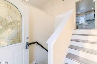 33 Viking Ave, Franklin Township, NJ 08873 - Photo 4