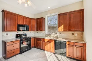 516 4 Seasons Dr, Wayne, NJ 07470 - Photo 8