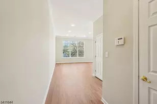 516 4 Seasons Dr, Wayne, NJ 07470 - Photo 14