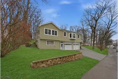 335 Elmira Trl, Hopatcong, NJ 07843 - Photo 2