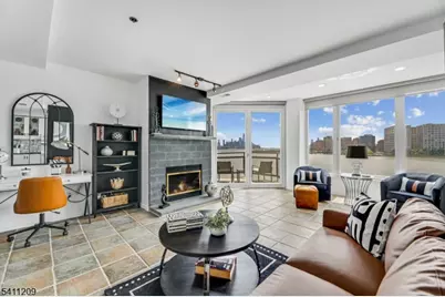 600 Harbor Blvd #926, Weehawken Twp., NJ 07086 - Photo 1