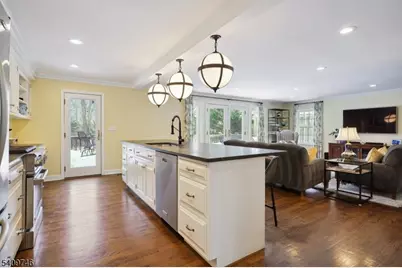 61 Oakwood Dr, New Providence, NJ 07974 - Photo 8