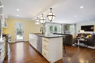 61 Oakwood Dr, New Providence, NJ 07974 - Photo 8