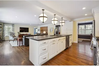 61 Oakwood Dr, New Providence, NJ 07974 - Photo 10