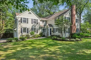 61 Oakwood Dr, New Providence, NJ 07974 - Photo 1