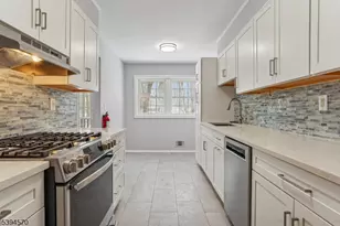 303 Chaucer Dr, Berkeley Heights Township, NJ 07922 - Photo 14