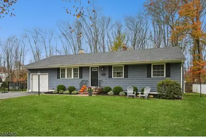 303 Chaucer Dr, Berkeley Heights Township, NJ 07922 - Photo 2