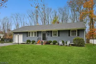 303 Chaucer Dr, Berkeley Heights Township, NJ 07922 - Photo 2