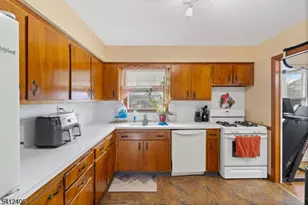 32 Sunset Dr, Woodbridge Township, NJ 07064 - Photo 10