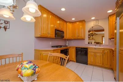 675 Raritan Rd #12, Clark Township, NJ 07066 - Photo 4