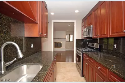 56 Chelsea Way, Bridgewater, NJ 08807 - Photo 4