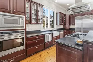 21 Franklin Pl, Morristown, NJ 07960 - Photo 14