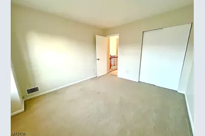 30 Willow Ci, Hamburg, NJ 07419 - Photo 2