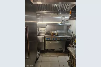 172 Thomas St, Newark, NJ 07114 - Photo 6