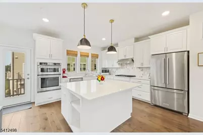 36 Cortland Ct, Livingston, NJ 07039 - Photo 2