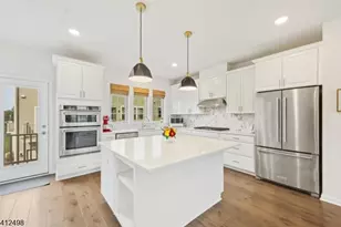 36 Cortland Ct, Livingston, NJ 07039 - Photo 2