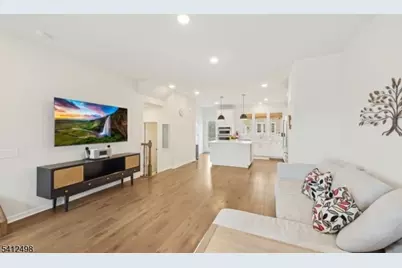 36 Cortland Ct, Livingston, NJ 07039 - Photo 4