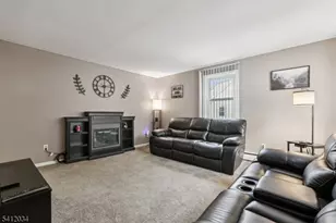 86 Kakeout Rd, Butler, NJ 07405 - Photo 8