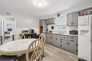 86 Kakeout Rd, Butler, NJ 07405 - Photo 10