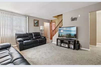 86 Kakeout Rd, Butler, NJ 07405 - Photo 10