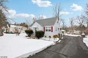 86 Kakeout Rd, Butler, NJ 07405 - Photo 1