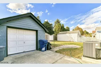 685 Edgewood Pl, North Brunswick Township, NJ 08902 - Photo 18