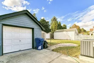 685 Edgewood Pl, North Brunswick Township, NJ 08902 - Photo 18