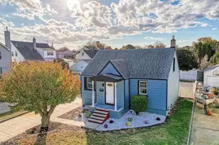 685 Edgewood Pl, North Brunswick Township, NJ 08902 - Photo 1