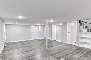 685 Edgewood Pl, North Brunswick Township, NJ 08902 - Photo 14