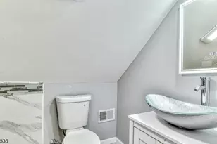 685 Edgewood Pl, North Brunswick Township, NJ 08902 - Photo 12