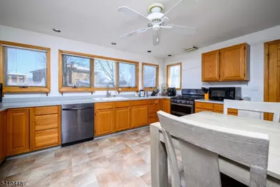 437 Bailey Ave, Union Township, NJ 07083 - Photo 14