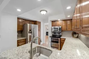 22 Stone Run Rd, Bedminster Township, NJ 07921 - Photo 12