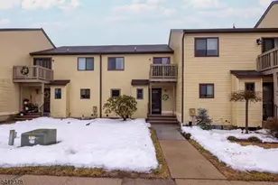 7 Lake Ct, Raritan Township, NJ 08822 - Photo 2