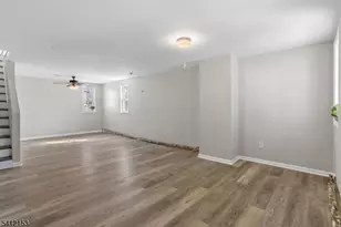 415 Wood St, Burlington City, NJ 08016 - Photo 2