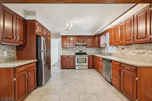 32 Garden Pl, Pequannock Township, NJ 07444 - Photo 12