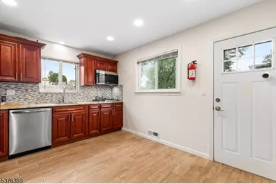 401 White St, Orange, NJ 07050 - Photo 8