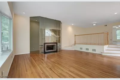 4 Dearburn Ct, Florham Park, NJ 07932 - Photo 2