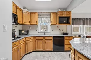 19 Honeyman Pl, Berkeley Heights Township, NJ 07922 - Photo 14