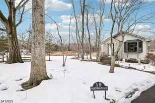 19 Honeyman Pl, Berkeley Heights Township, NJ 07922 - Photo 2