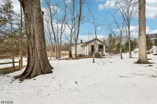 19 Honeyman Pl, Berkeley Heights Township, NJ 07922 - Photo 4